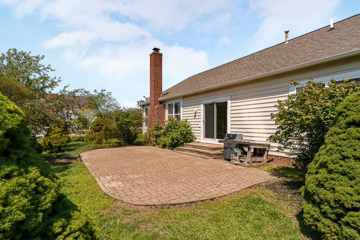 6177 Woodsview Way-10