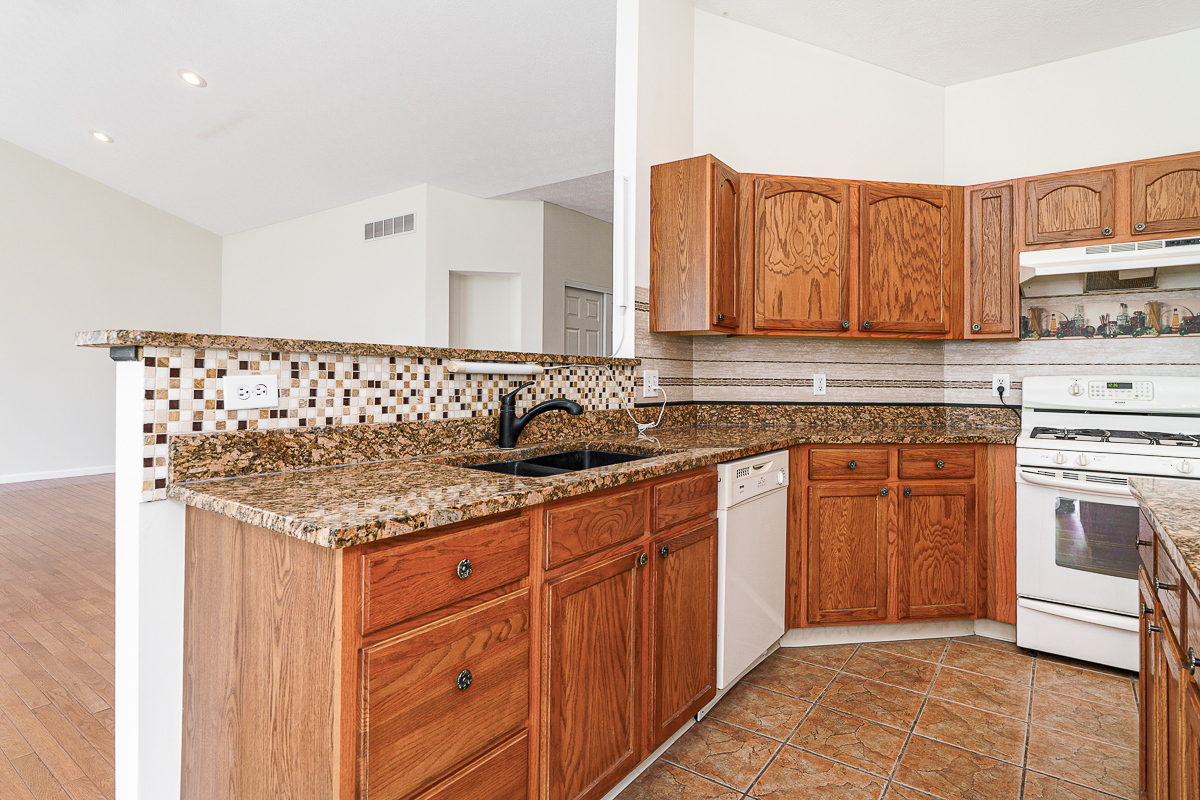 6177 Woodsview Way-31