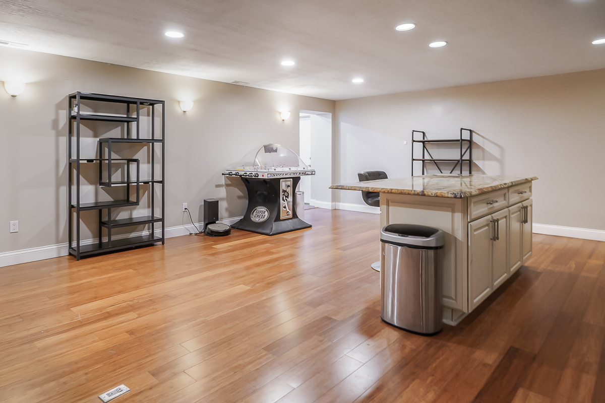 630 Woods Hollow Ln-36