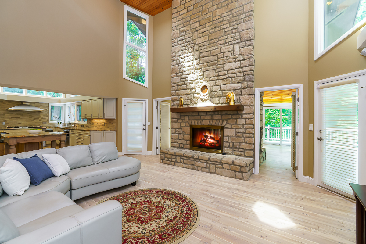 630 Woods Hollow Ln-47