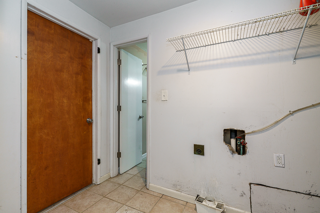 6328 Roselawn Ave-35