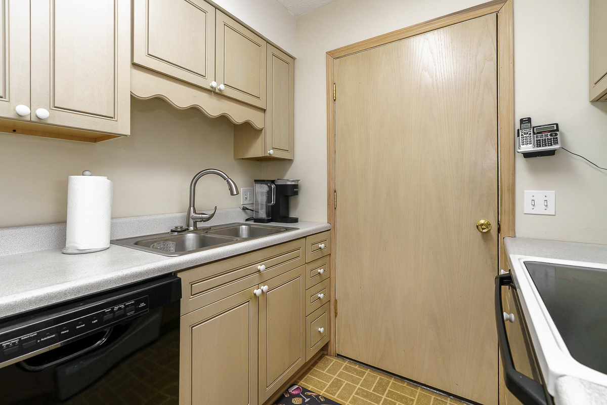 6357 New London Dr-17