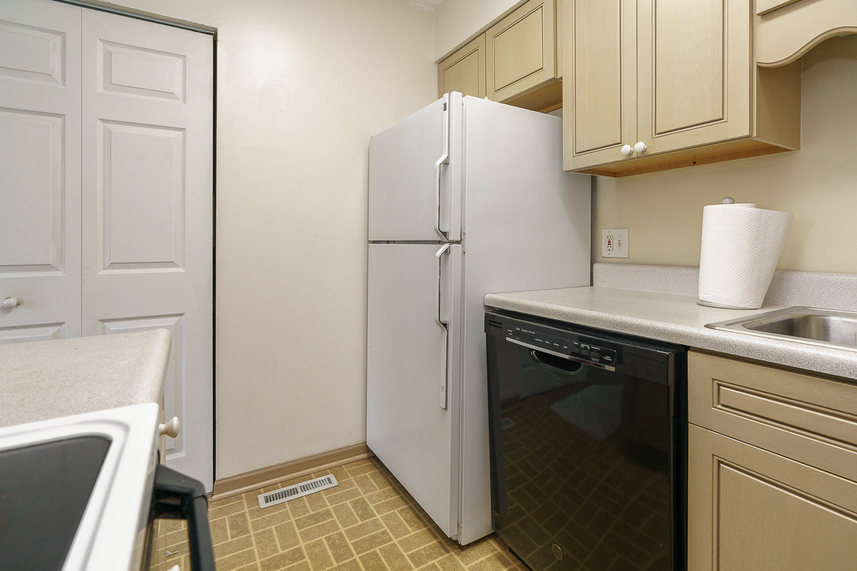 6357 New London Dr-19