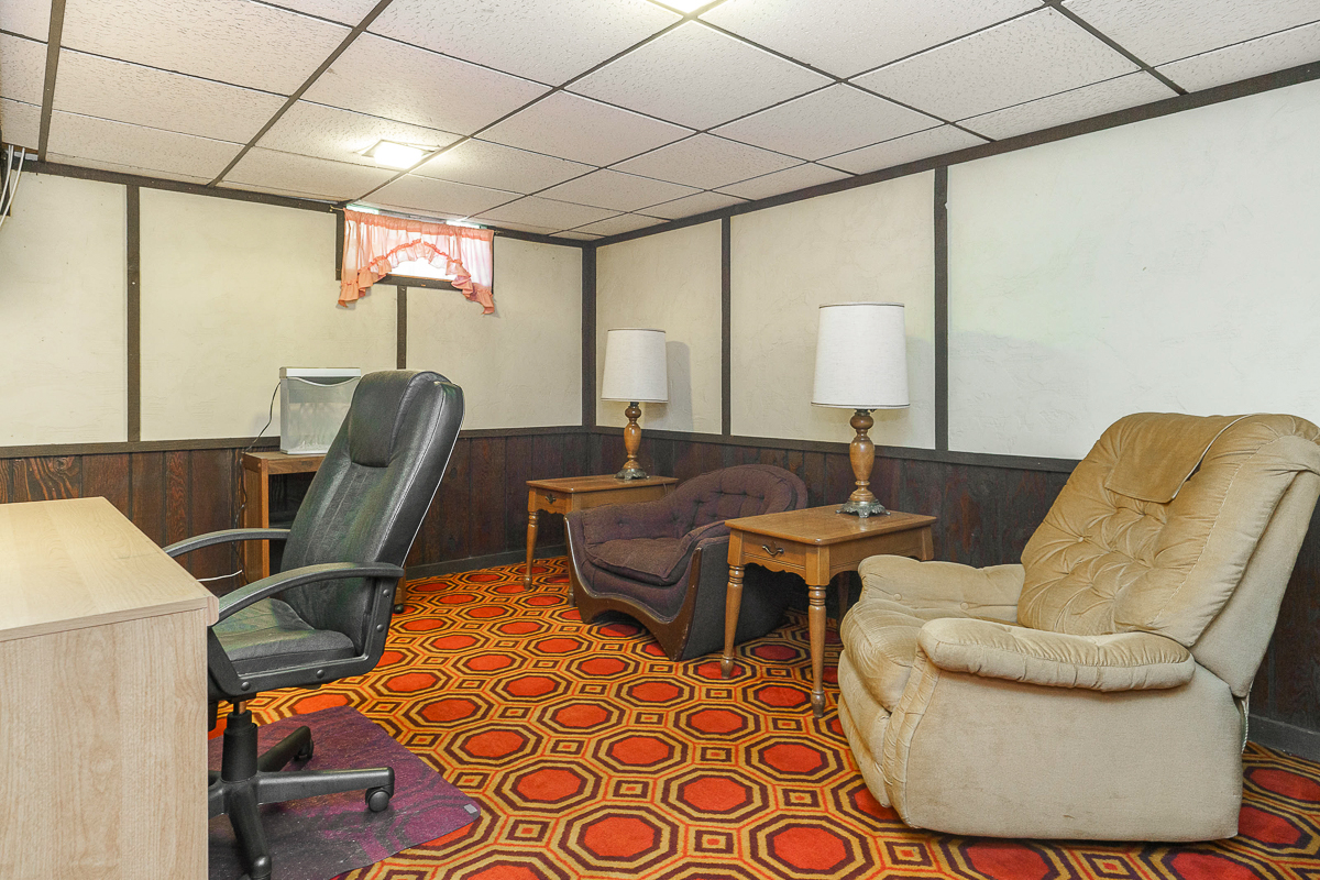 6357 New London Dr-21