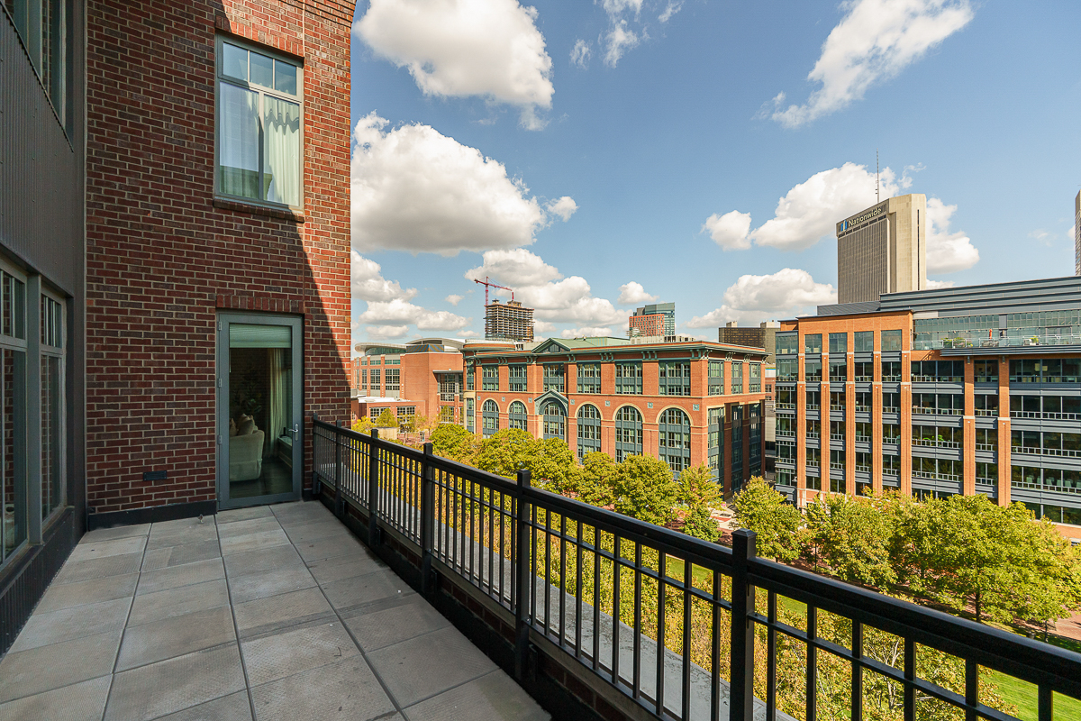 250 Daniel Burnham Sq #707-23