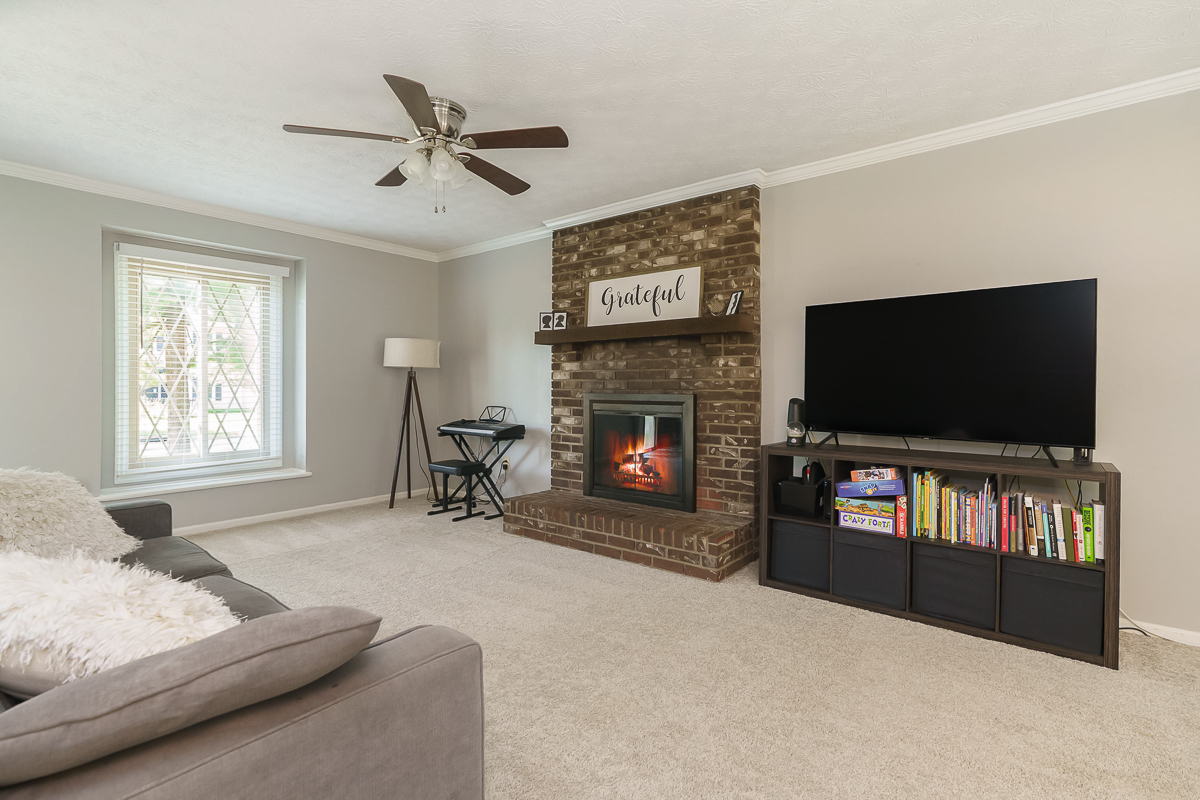 7439 Saunderlane Rd-17