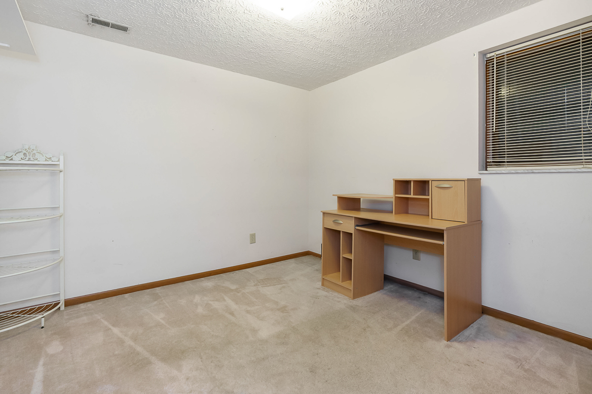 8126 Mandalay Rd-20