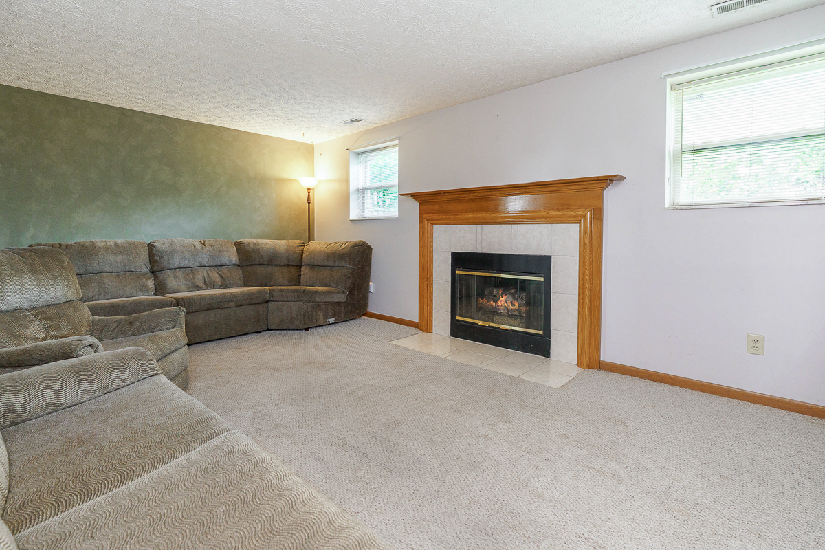 8126 Mandalay Rd-22