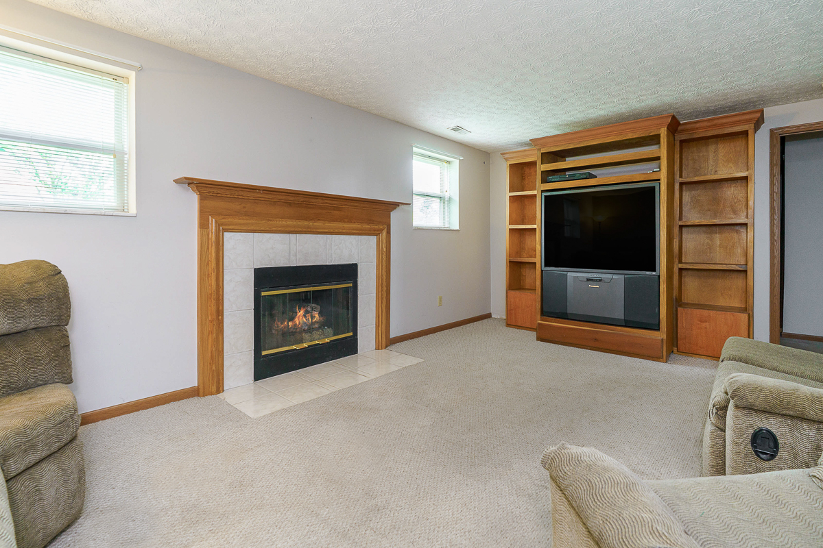8126 Mandalay Rd-25