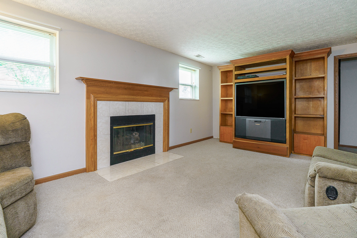 8126 Mandalay Rd-26
