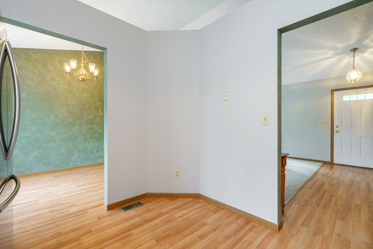 8126 Mandalay Rd-37