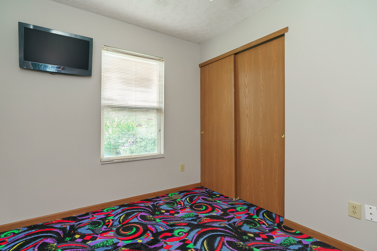 8126 Mandalay Rd-40
