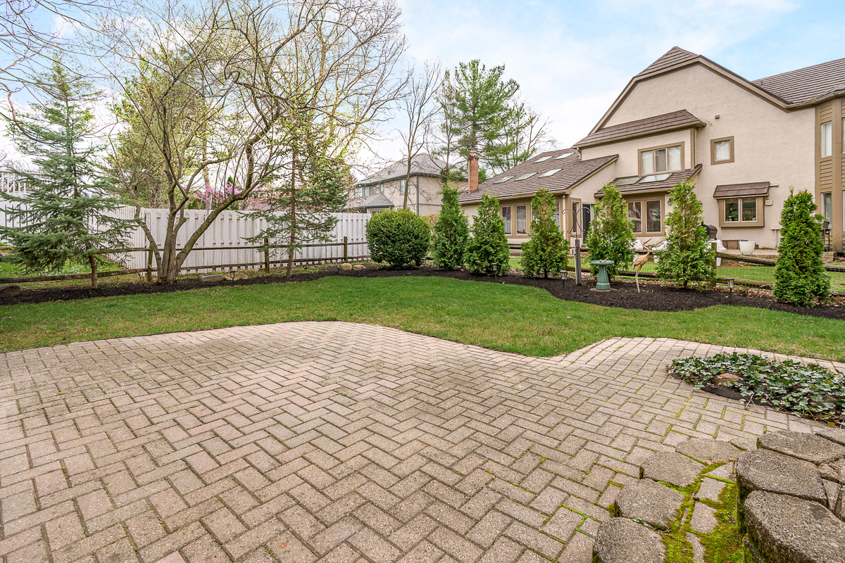 8176 Lake Bluff Ct-16