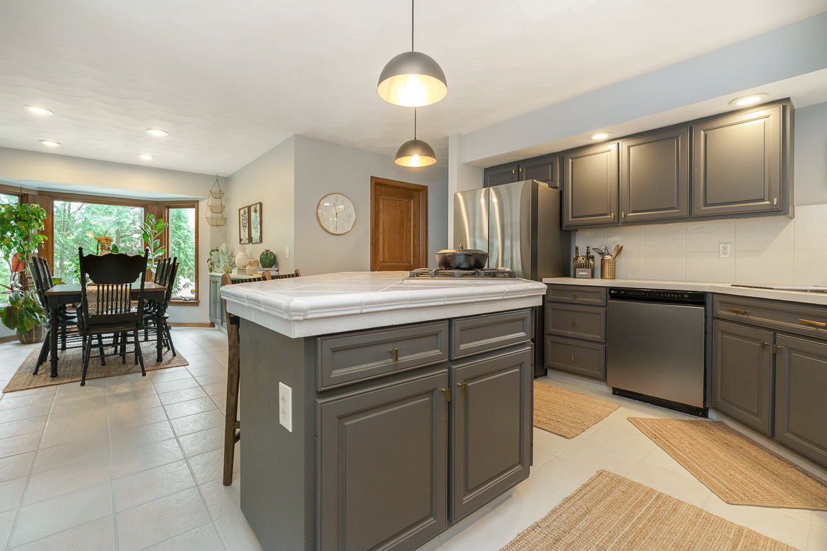 8176 Lake Bluff Ct-32