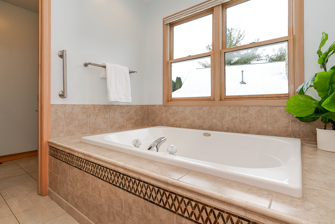 9800 Oxford Circle-40