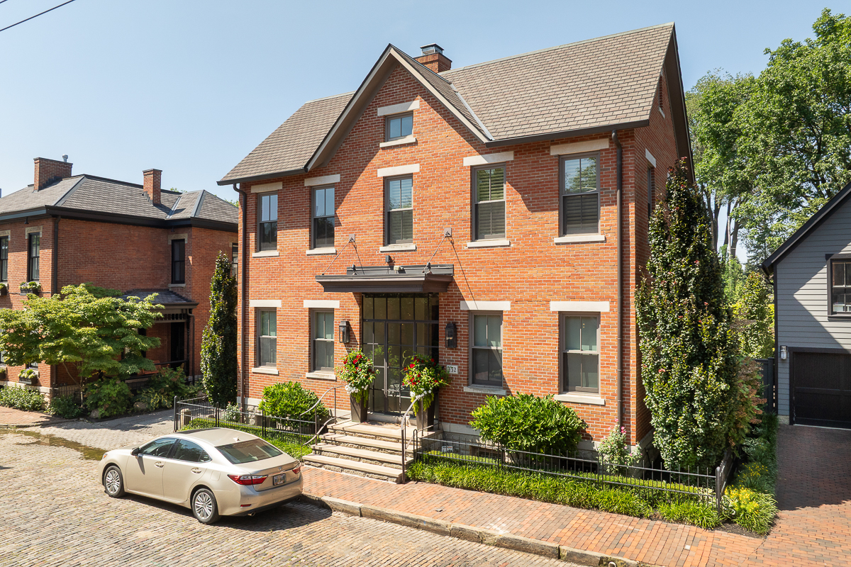 252 e Beck St-------6