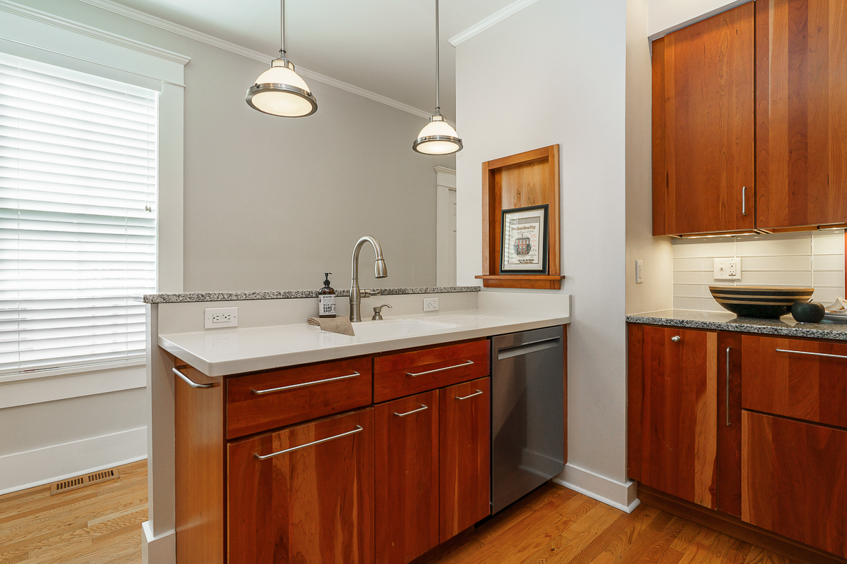 243 e Whittier St------12