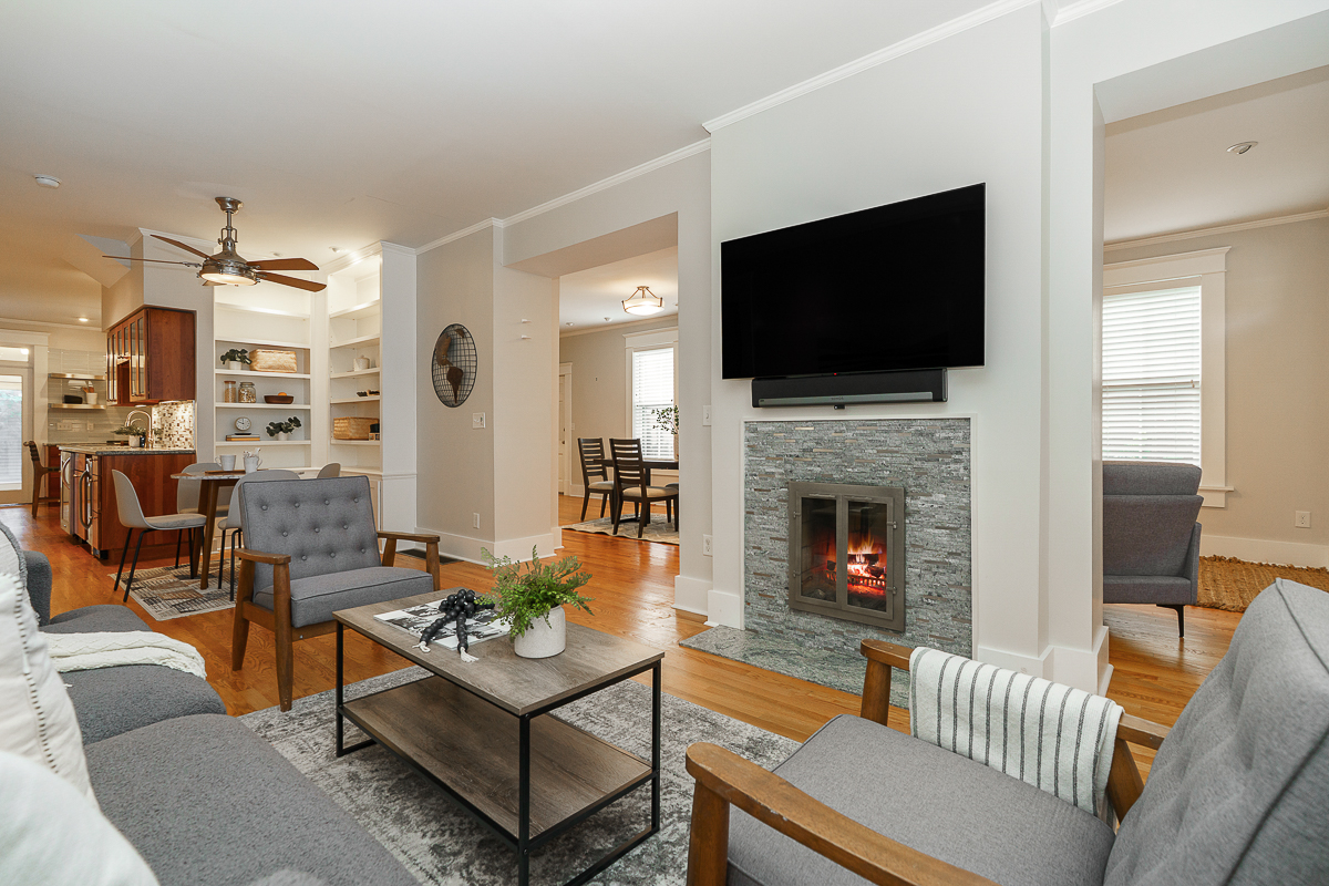 243 e Whittier St------28