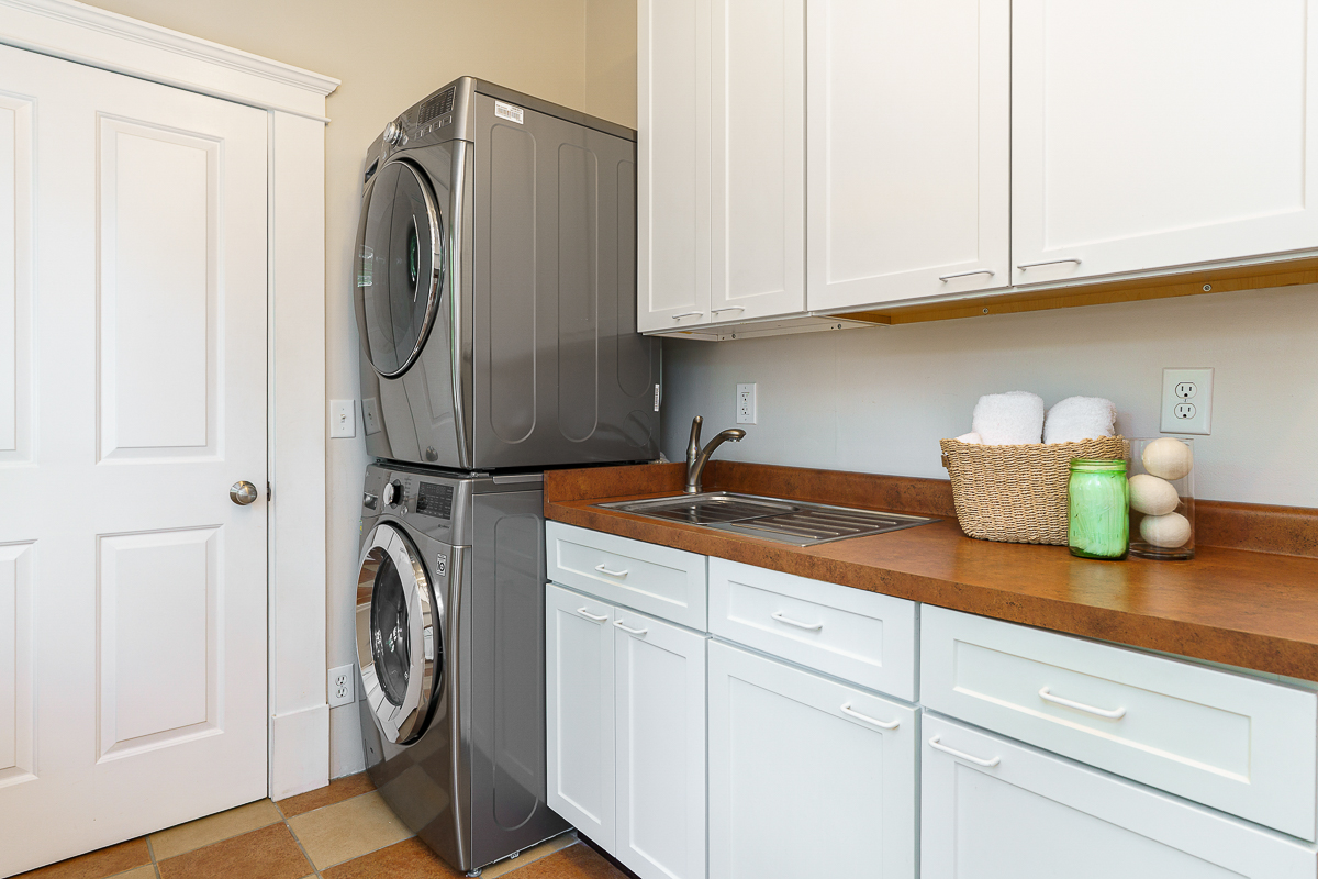 243 e Whittier St------7