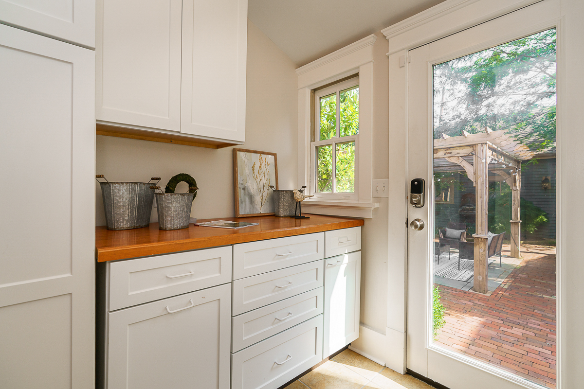 243 e Whittier St------9