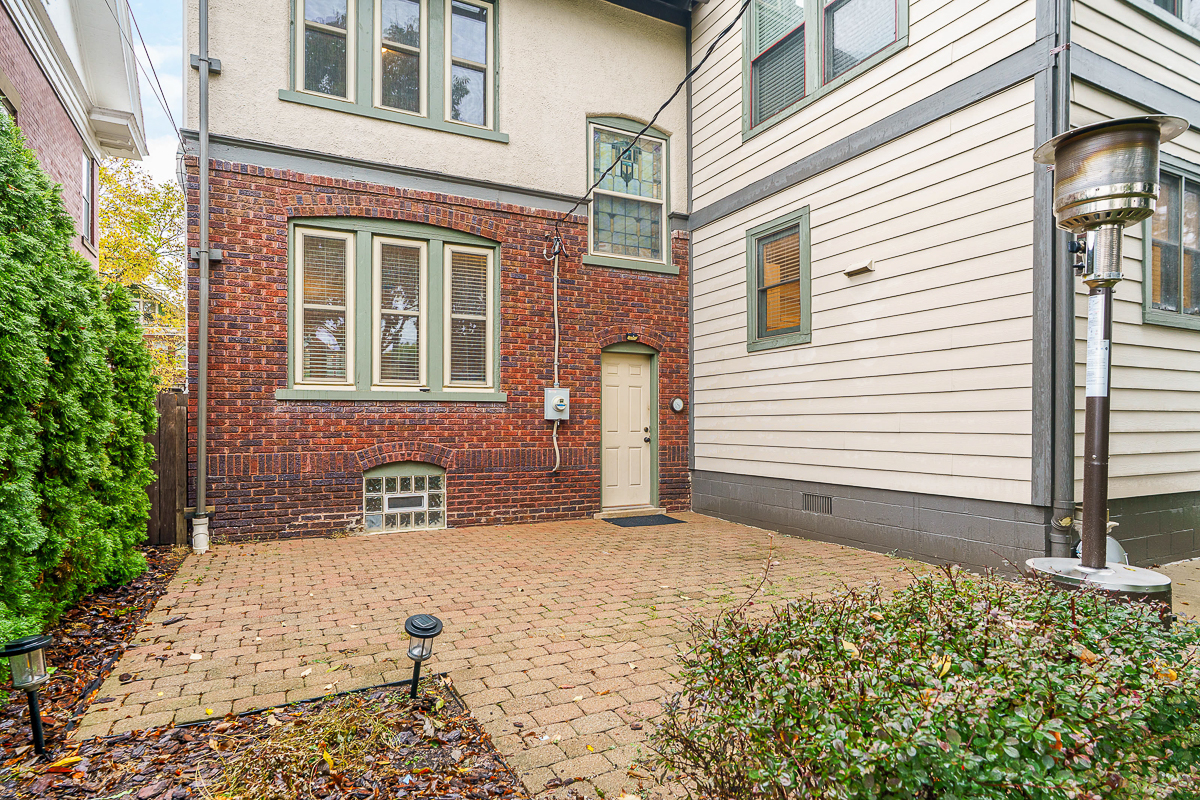 1833 Franklin Avenue-17