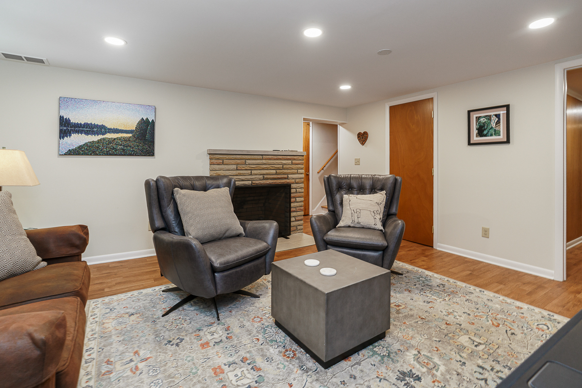 3965 Wynding Dr edit-3